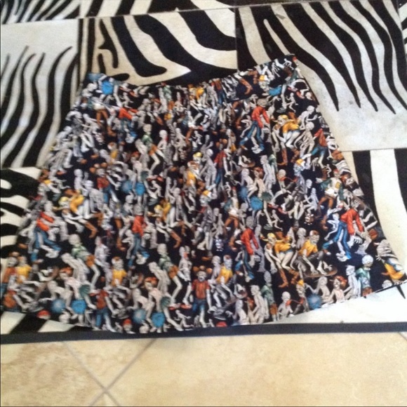 ModCloth Folter Zombie🧟♀️ Print Skirt NWOT 3X - Picture 4 of 4